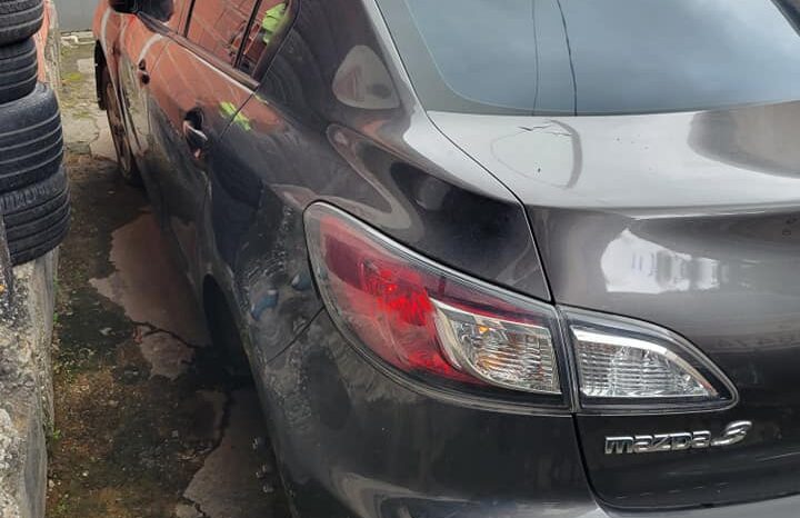Damaged Mazda 3 for sale full
