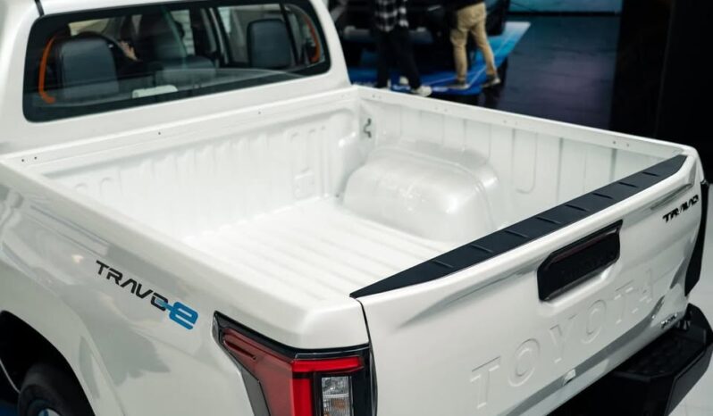 2026 Toyota Hilux Travo E full